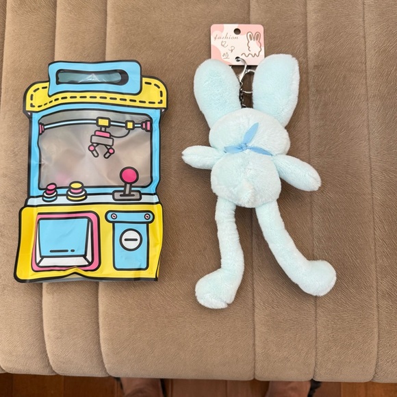 NWB Pull-out Rabbit Bag Charm - Picture 6 of 9